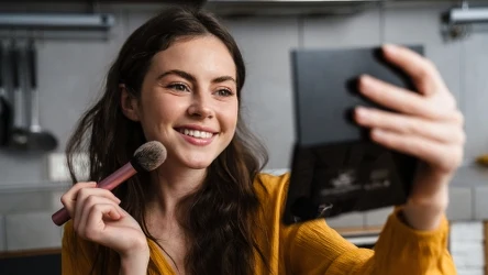 Jak malować się latem, aby makijaż był trwały?