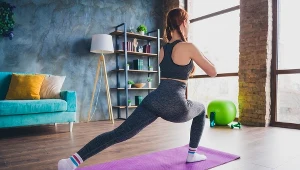 Proste ćwiczenia na szczupłe nogi. Możesz je robić bez wychodzenia z domu