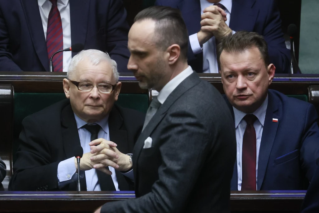 Jarosław Kaczyński, Mariusz Błaszczak i Janusz Kowalski w Sejmie Jarosław Kaczyński, Mariusz Błaszczak i Janusz Kowalski w Sejmie