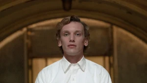 Jamie Campbell Bower w serialu "Stranger Things"
