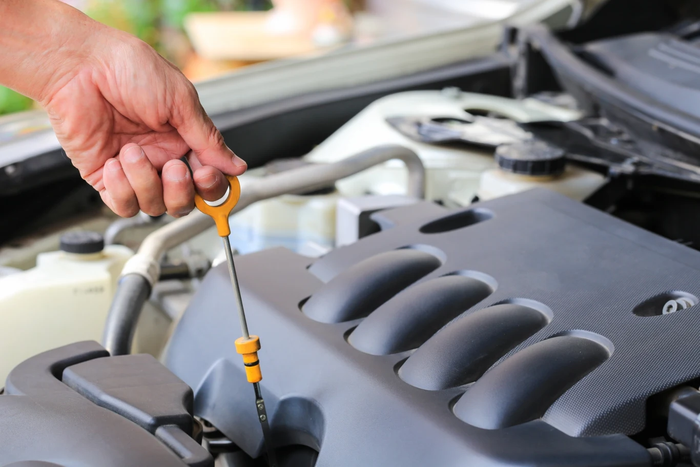 Co robić, gdy poziom oleju w silniku jest zbyt wysoki? Co robić, gdy poziom oleju w silniku jest zbyt wysoki?