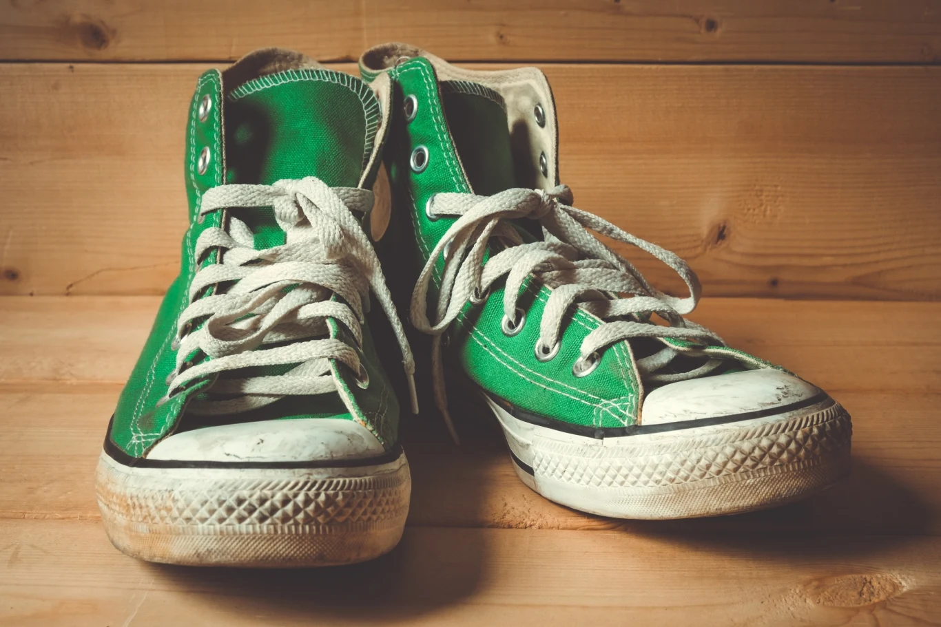 Co zrobić ze znoszonymi butami? Sprzedaj, oddaj lub wyrzuć, ale tylko do tego pojemnika Co zrobić ze znoszonymi butami? Sprzedaj, oddaj lub wyrzuć, ale tylko do tego pojemnika