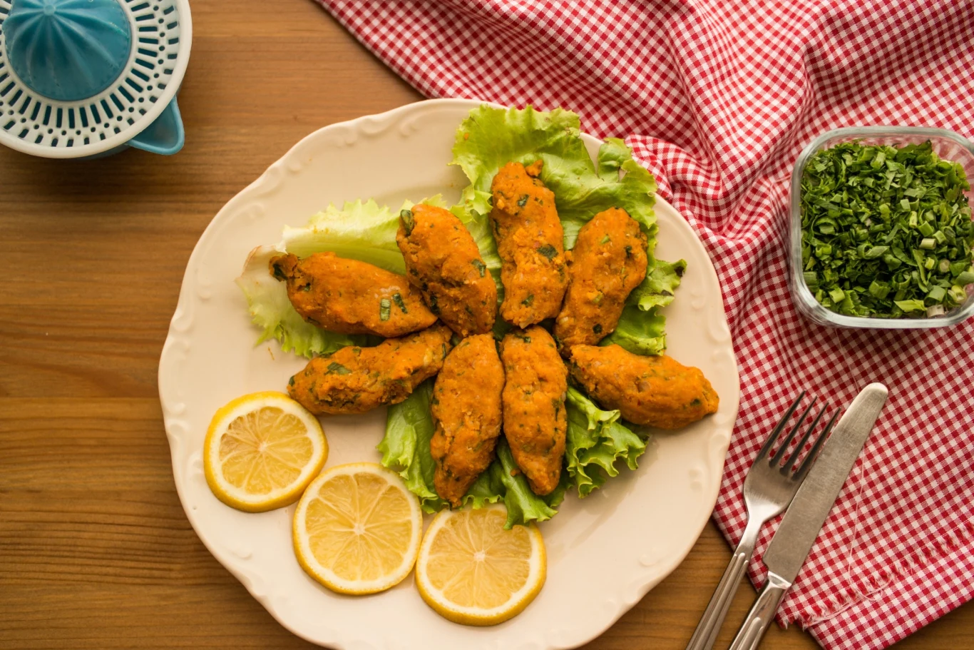 Mercimek köftesi to kofty z soczewicy podawane na zimno