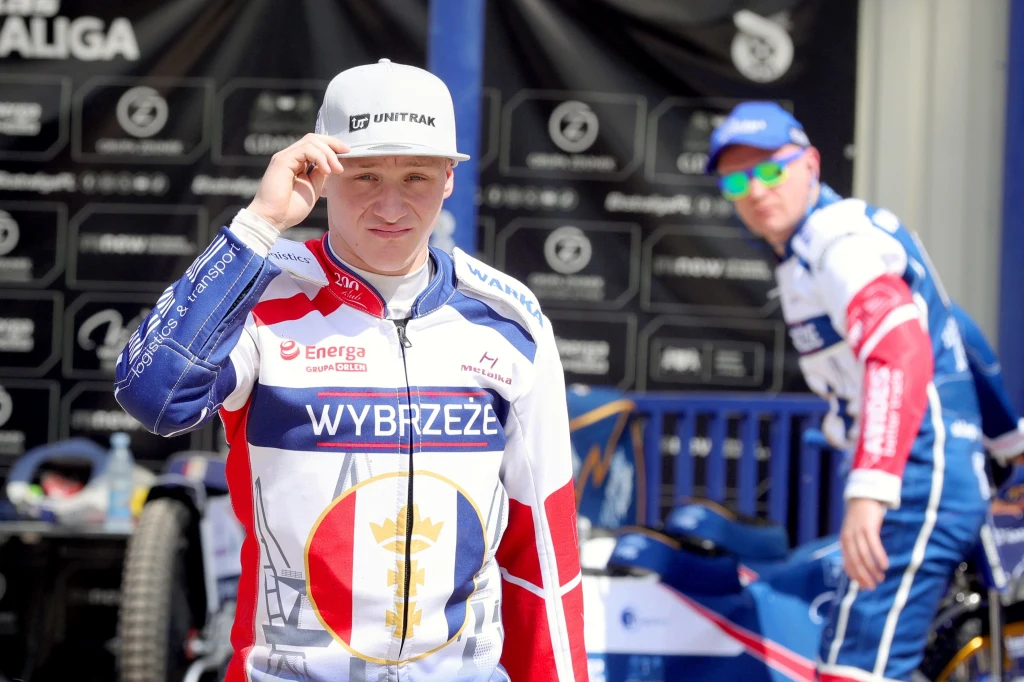 Miłosz Wysocki w barwach Wybrzeża. W tle Krzysztof Kasprzak. Miłosz Wysocki w barwach Wybrzeża. W tle Krzysztof Kasprzak.