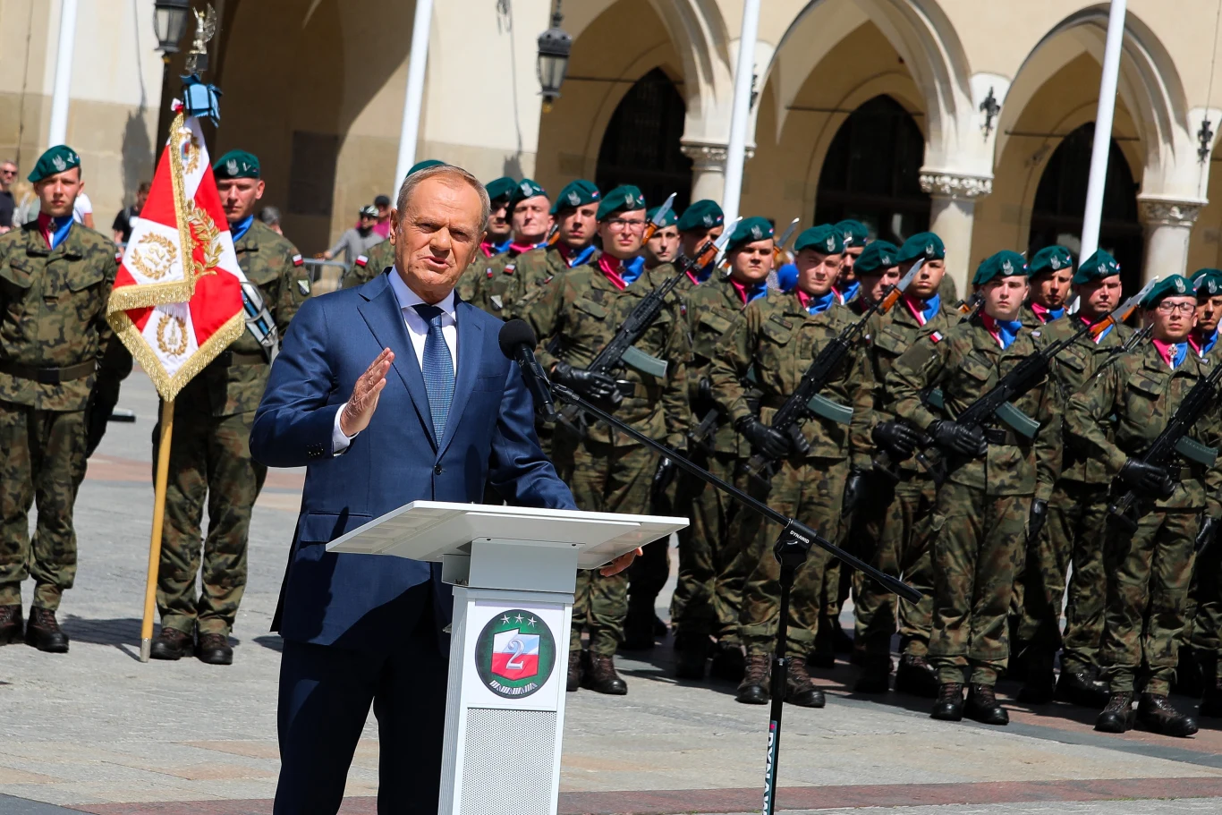 Polska otrzyma dodatkowe środki z europejskiego programu SAFE (Instrument na rzecz Zwiększenia Bezpieczeństwa Europy) – poinformował premier Donald Tusk Premier Donald Tusk z żołnierzami podczas obchodów 80. rocznicy bitwy o Monte Cassino