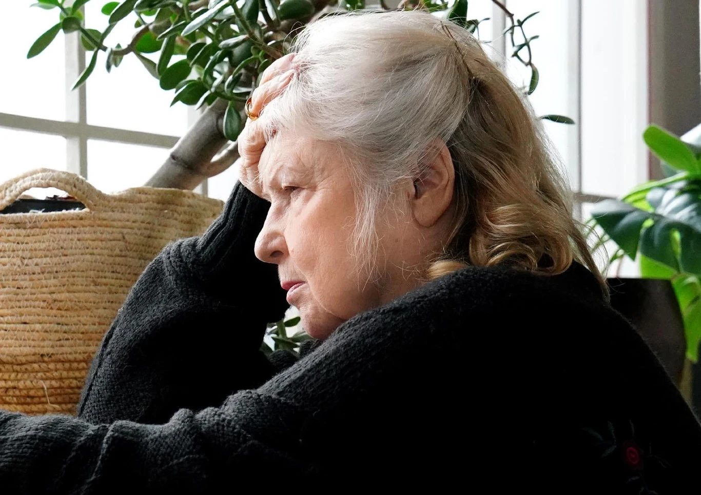 Amelia wyzna Basi, że poszła na grób Tomasza i po prostu zasłabła