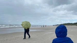 Planujesz wakacje nad Bałtykiem? W tym miesiącu będzie najwięcej opadów