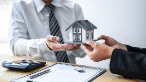 Czy rodzice mogą przepisać dom na dziecko? Istnieje kilka sposób dysponowania majątkiem.