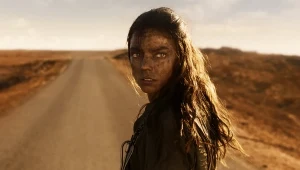 Anya Tayor-Joy w scenie z filmu "Furiosa: Saga Mad Max"