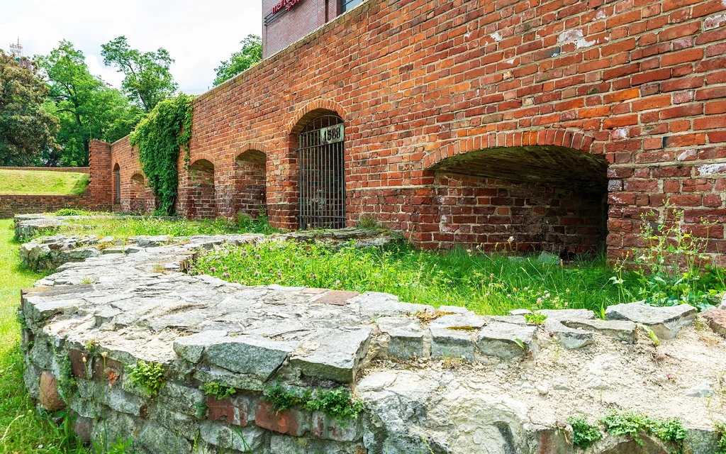 Wzmianki o bastei Bernardyńskiej znaleziono w dokumentach z XV wieku.