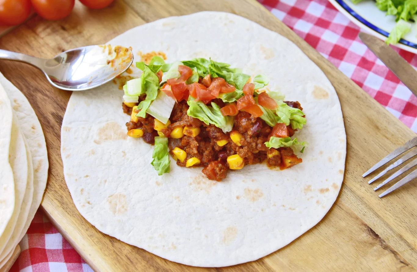 Meksykańskie wrapy to znakomity pomysł na sycący posiłek Meksykańskie wrapy to znakomity pomysł na sycący posiłek