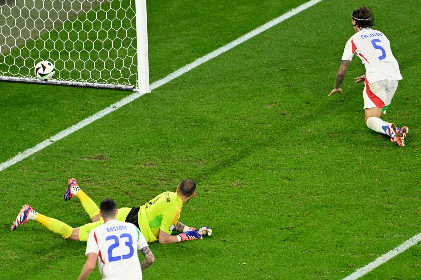 Gol samobójczy w meczu Hiszpania - Włochy