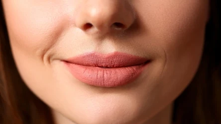 Po domowym peelingu usta są wyraźnie zmiękczone i wygładzone