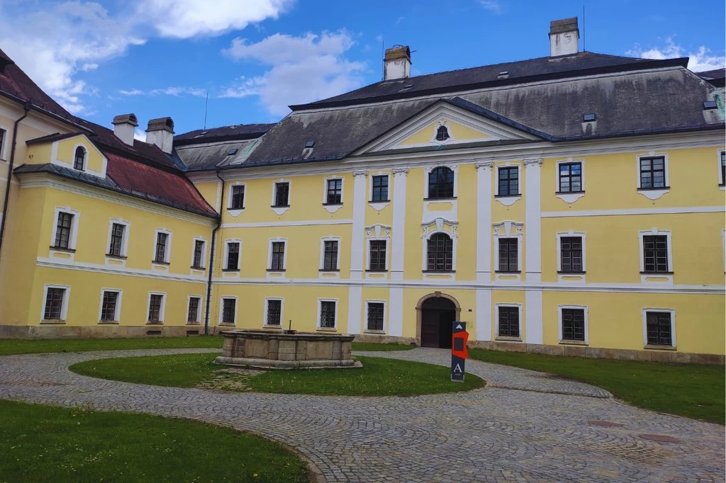 Zdziar nad Sazawą. Dziedziniec pałacu