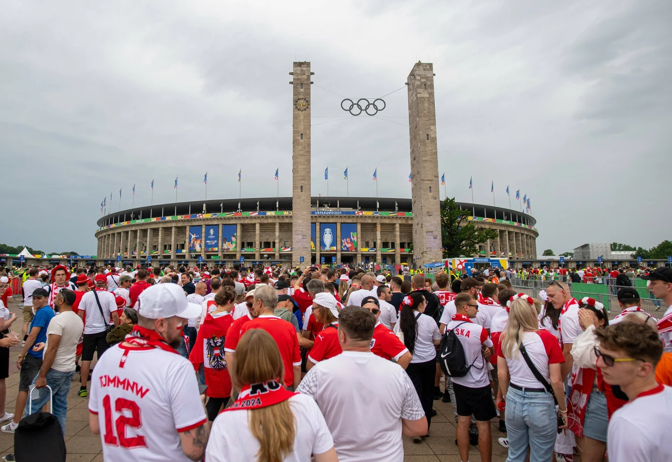 Polscy kibice pod Stadionem Olimpijskim Polscy kibice pod Stadionem Olimpijskim