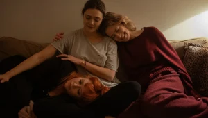 "Jego trzy córki": Natasha Lyonne, Elizabeth Olsen, Carrie Coon