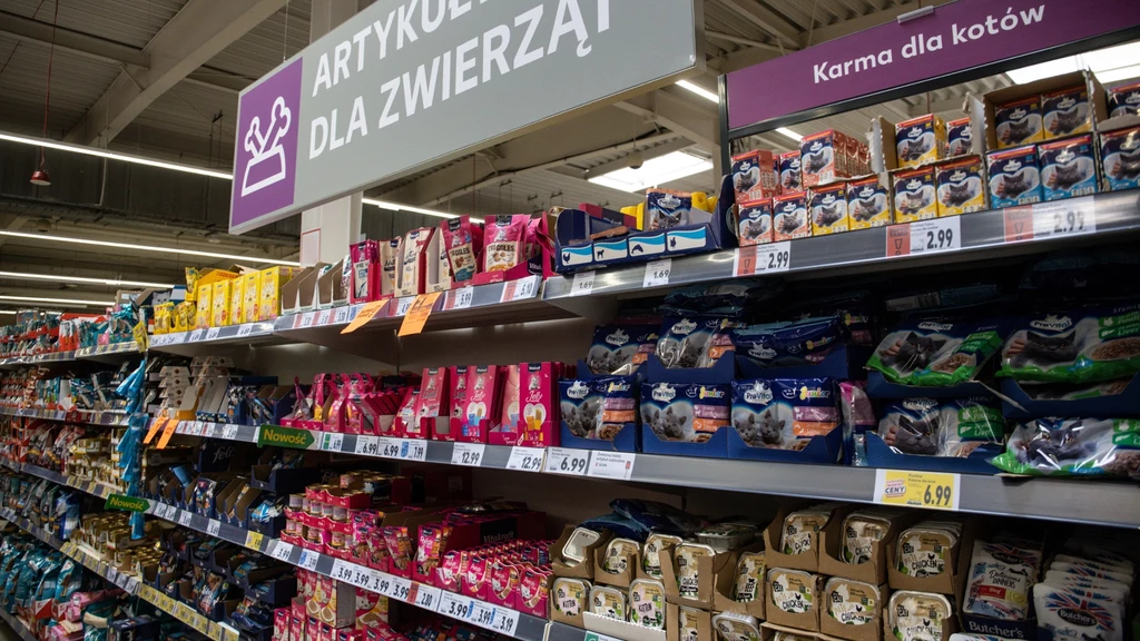 Kolejne kontrole potwierdzają, że w polskich sklepach dochodzi do nieprawidłowości przy oznakowaniu karmy dla psów i kotów