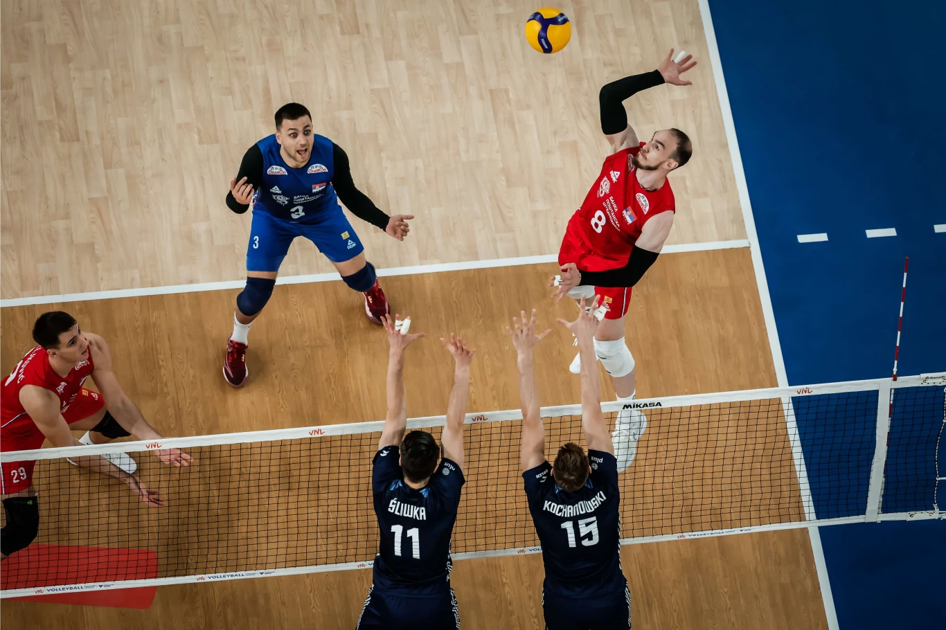 Marko Ivović atakuje w czasie meczu Polska - Serbia