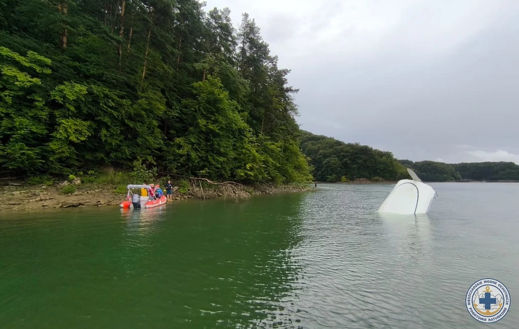 Szkwał nad Jeziorem Solińskim. Wiatr wywrócił dziewięć jachtów