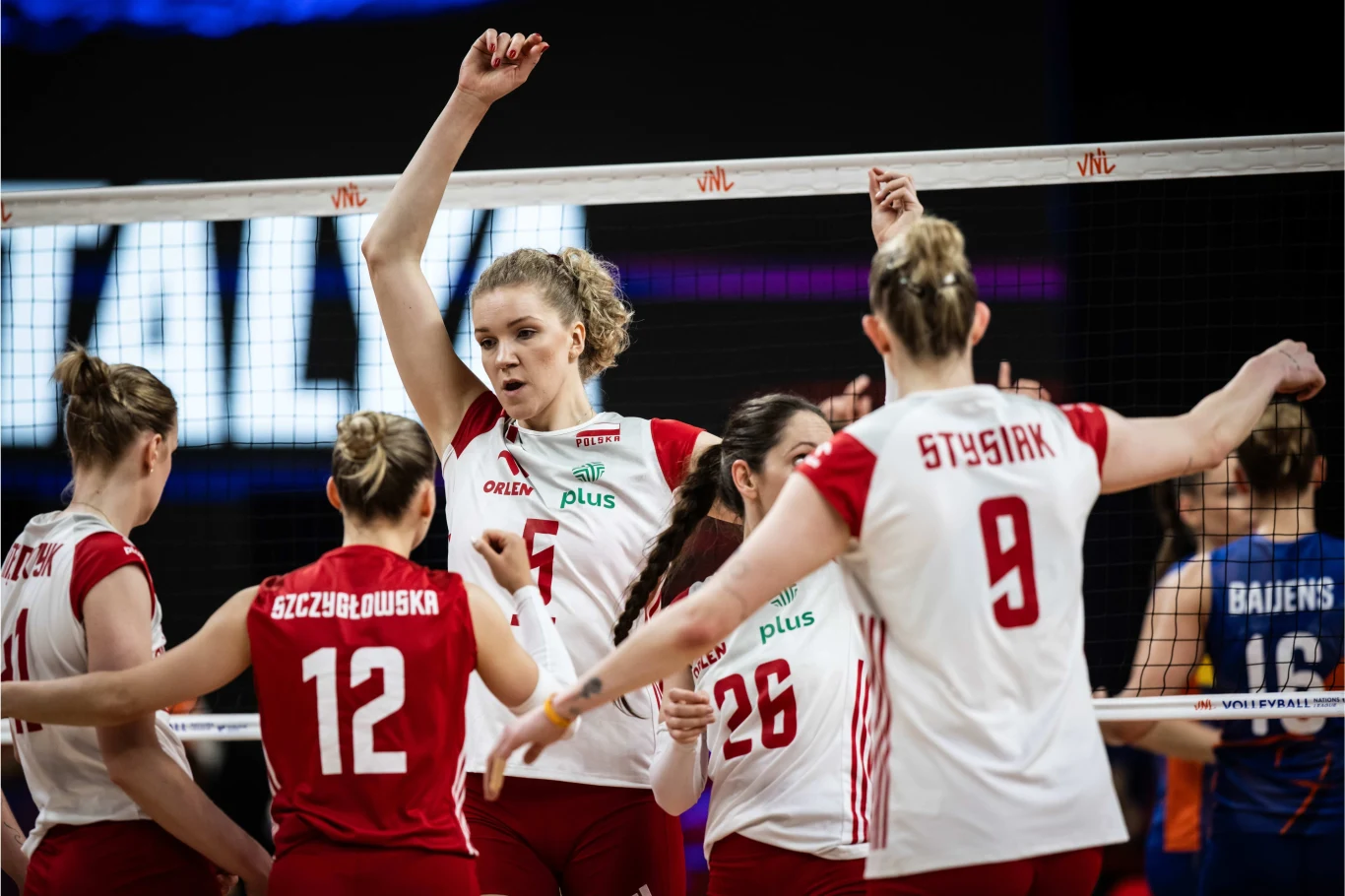 Agnieszka Korneluk (trzecia z lewej) i polskie siatkarki Agnieszka Korneluk (trzecia z lewej) i polskie siatkarki