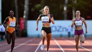 Natalia Kaczmarek finiszuje w biegu na 200 m w Poznaniu