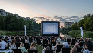 Tu skorzystasz z darmowego kina plenerowego. Seanse w piątki przez całe wakacje 