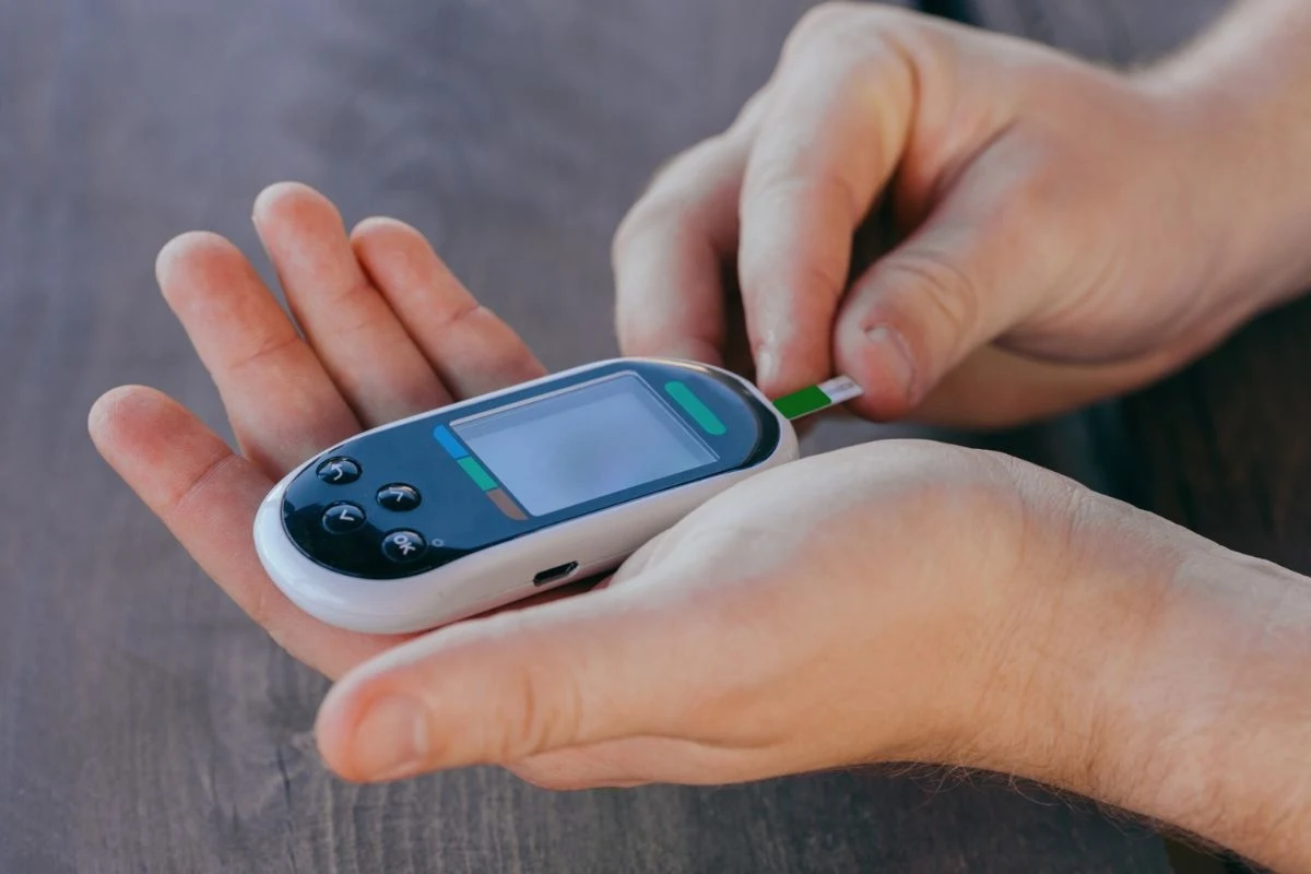 Cukrzyca typu 1. wymaga regularnej kontroli poziomu cukru we krwi Cukrzyca typu 1. wymaga regularnej kontroli poziomu cukru we krwi