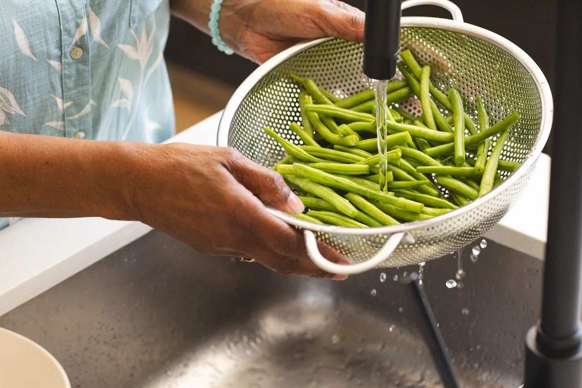 Nie zapomnij dokładnie umyć fasolki szparagowej przed ugotowaniem