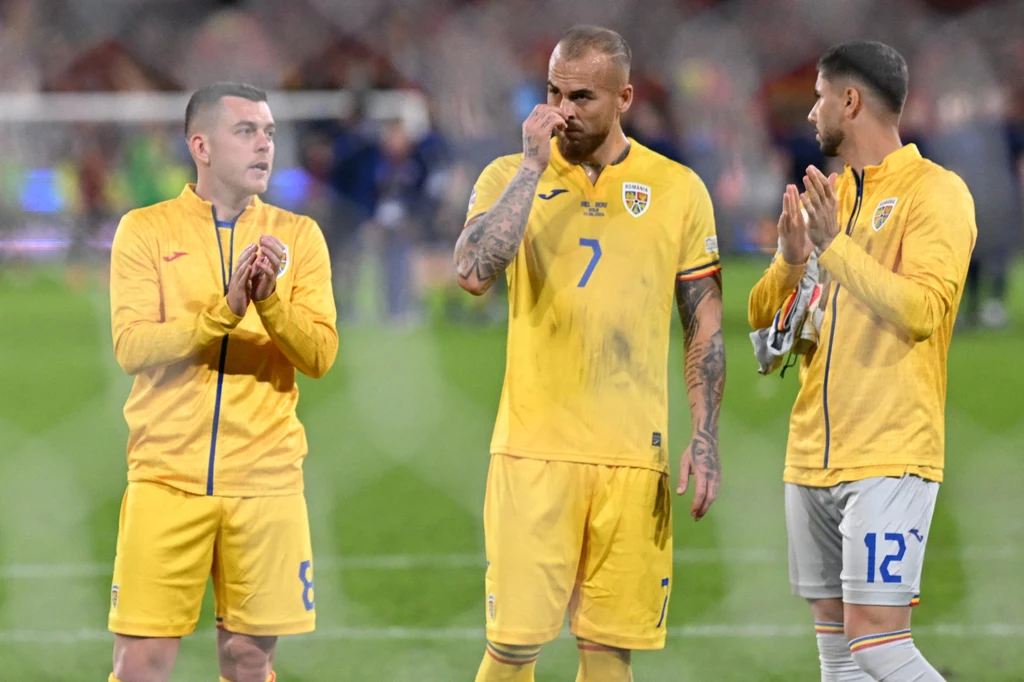 Alexandru Cicaldau, Denis Alibec i Horatiu Moldovan po porażce reprezentacji Rumunii z Belgią Alexandru Cicaldau, Denis Alibec i Horatiu Moldovan po porażce reprezentacji Rumunii z Belgią