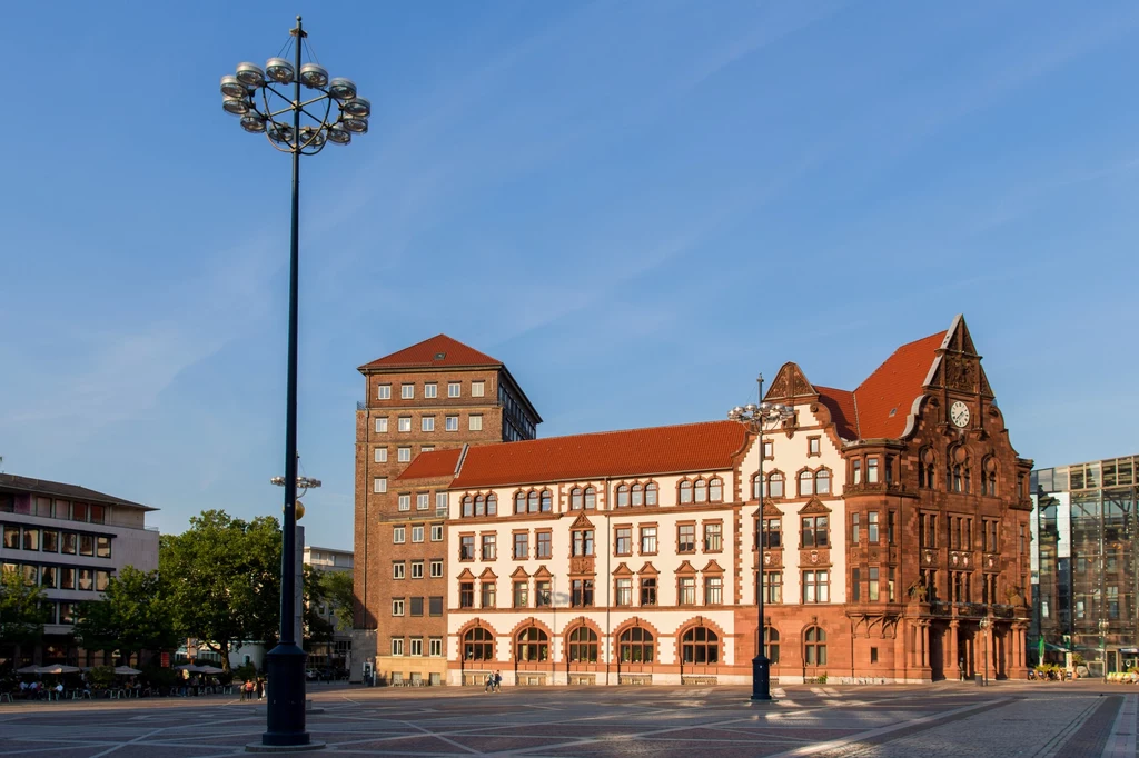 Altes Stadthaus w Dortmundzie to zbudowany w 1899 roku zabytkowy ratusz.