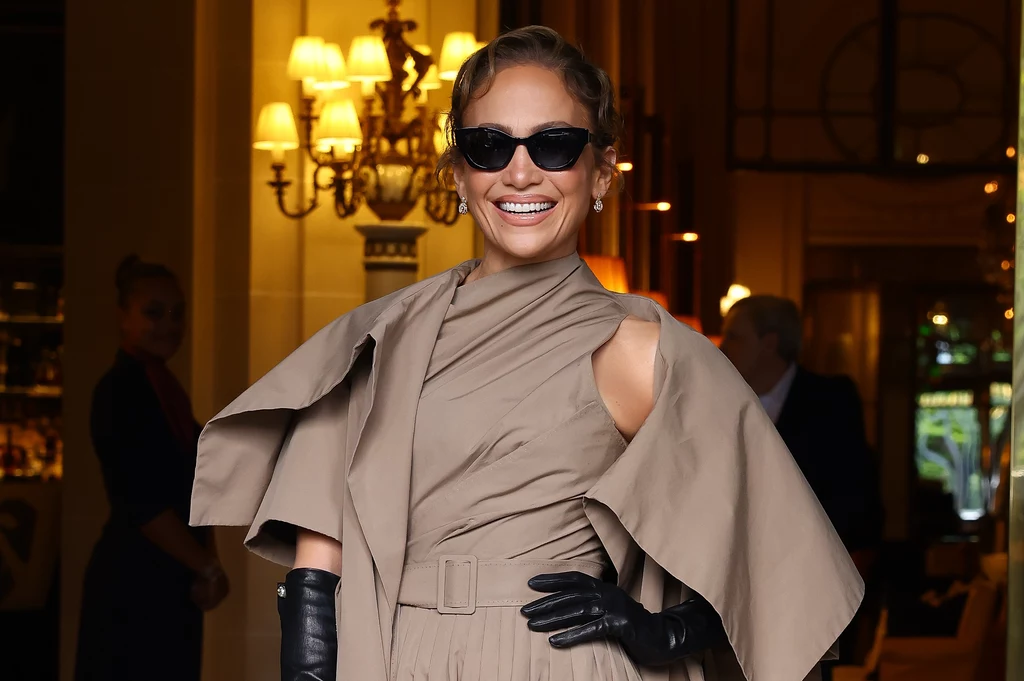 Jennifer Lopez zachwyciła wyglądem na pokazie mody w Paryżu