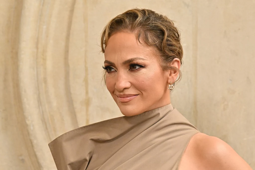 Jennifer Lopez na Fashion Weeku w Paryżu