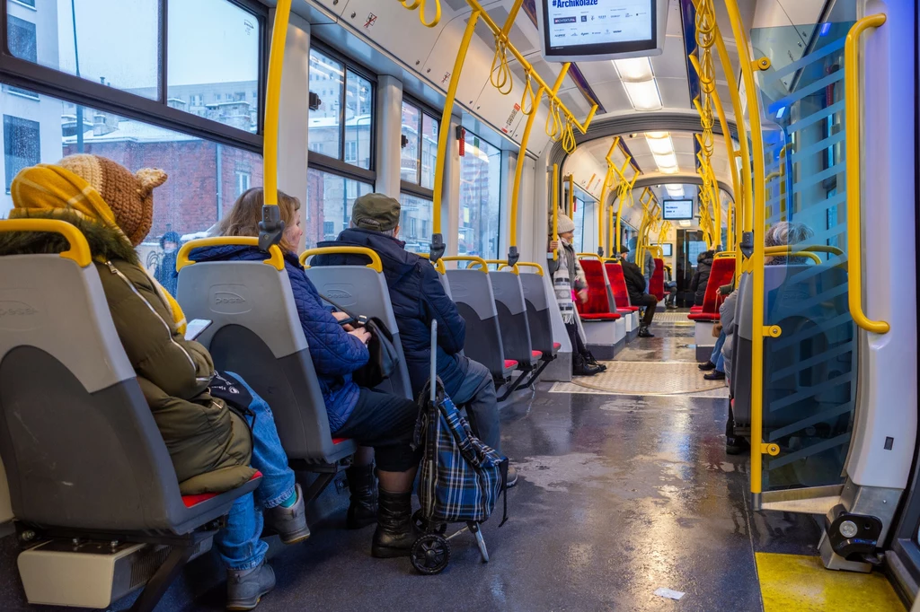 Czy można jeść w tramwaju i autobusie miejskim? 