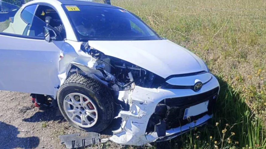 Auto uszkodzone w wypadku Sebastiena Ogiera Auto uszkodzone w wypadku Sebastiena Ogiera