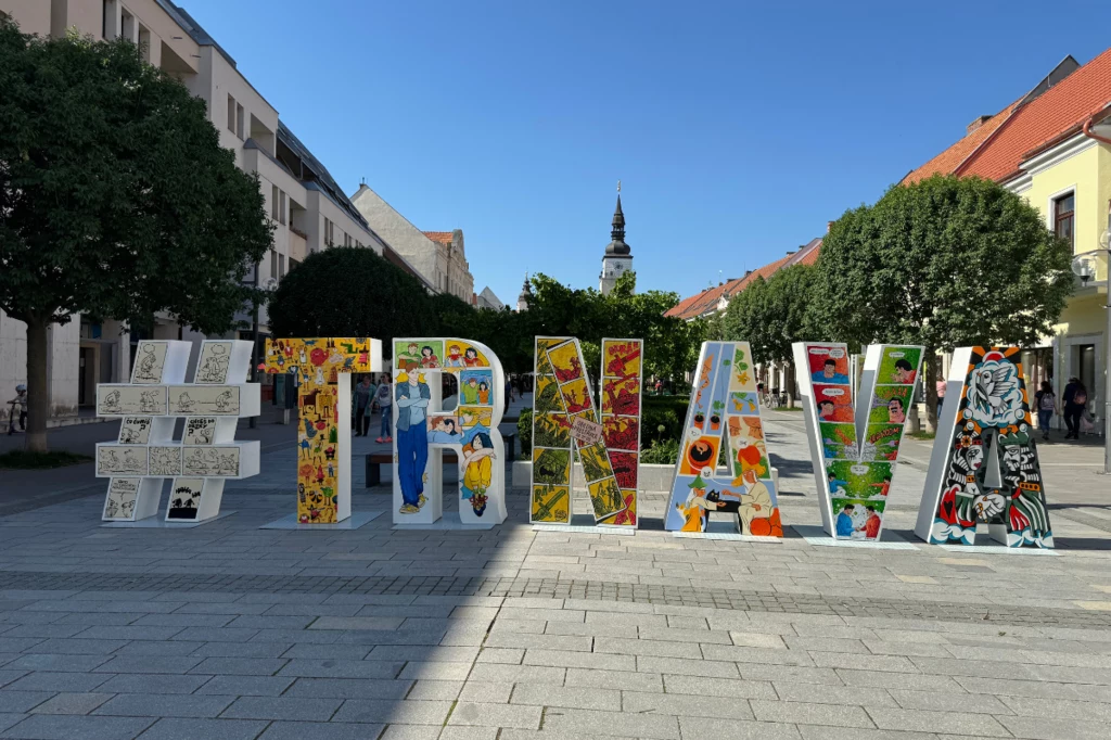W Trnawie co roku zmieniana jest tematyka napisu "TRNAVA"