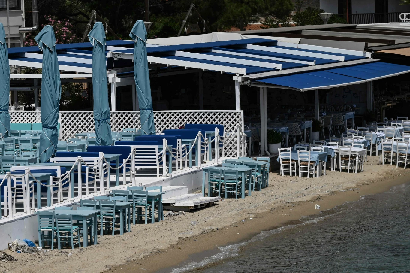 Stoły na plaży na Chalkidiki Stoły na plaży na Chalkidiki