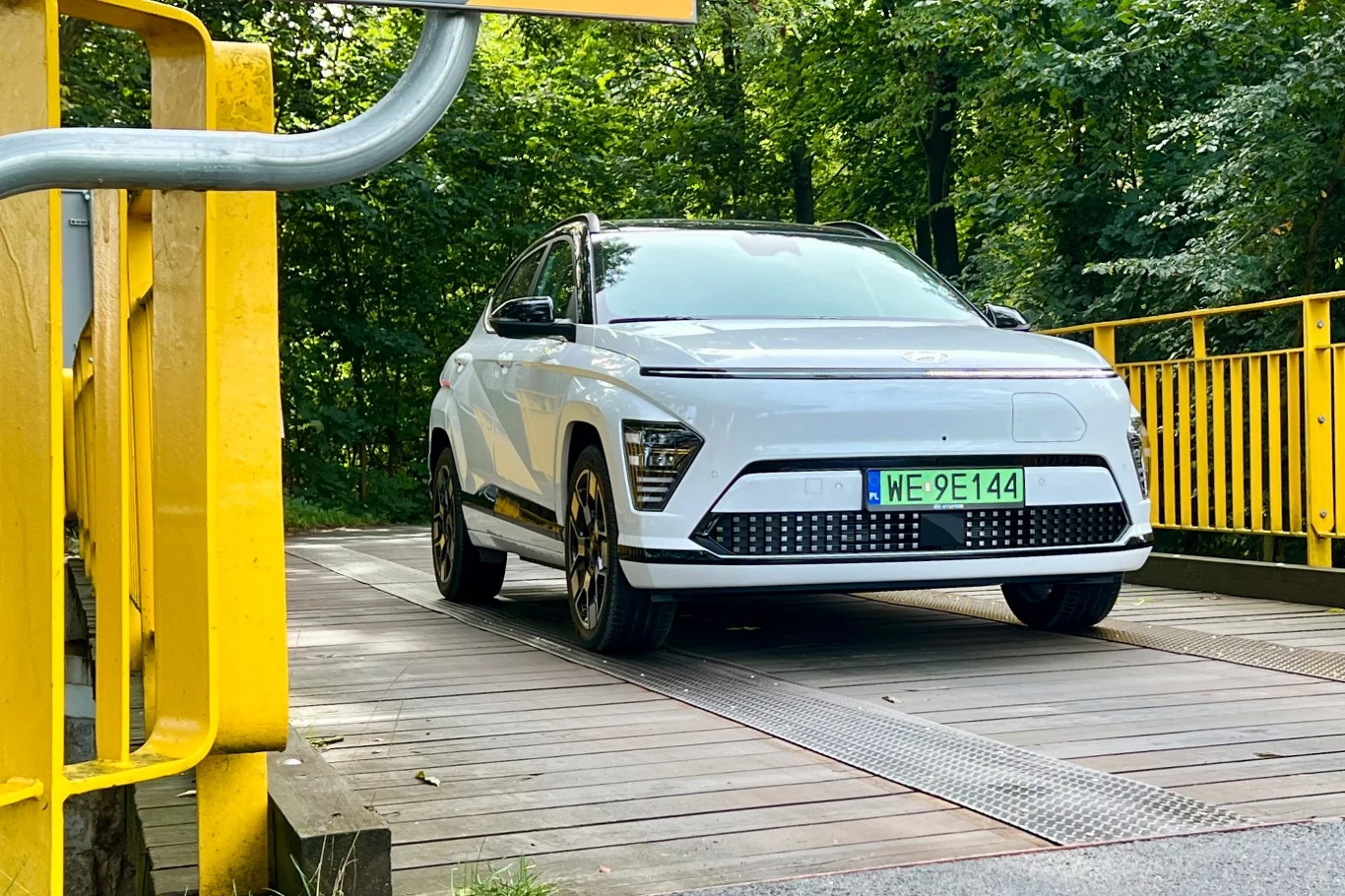 Hyundai Kona Electric Hyundai Kona Electric jest naszpikowany nowoczesnymi systemami wspomagającymi jazdę. Niestety, często uprzykrzają jazdę.