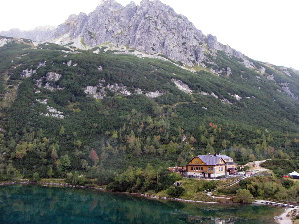 Zielony Staw Kieżmarski to największy ze stawów Doliny Kieżmarskiej w Tatrach Wysokich