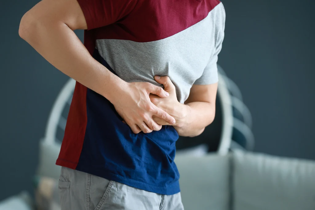 Chora wątroba długo nie daje objawów. Konieczne są badania krwi