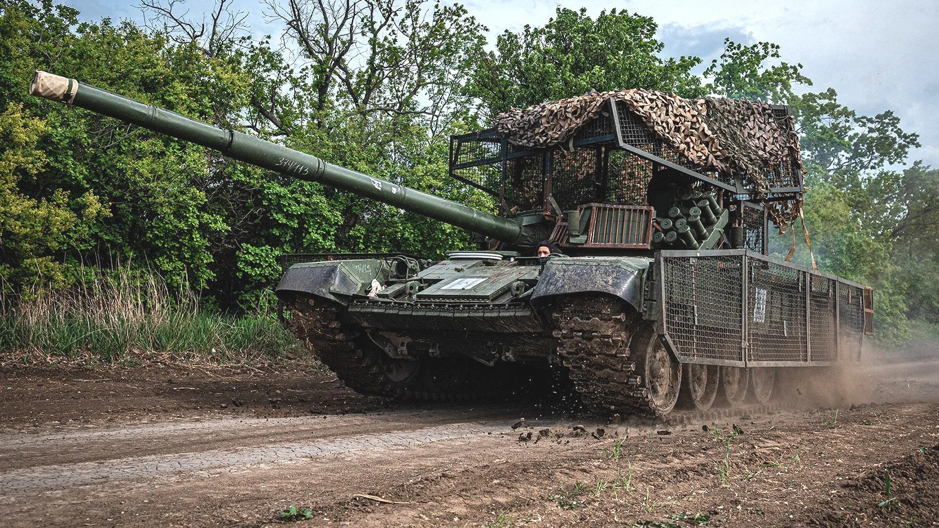 Ukraińcy dostali od Polaków czołg PT-91 Twardy. Chwalą się nim w boju Ukraińcy dostali od Polaków czołg PT-91 Twardy. Chwalą się nim w boju