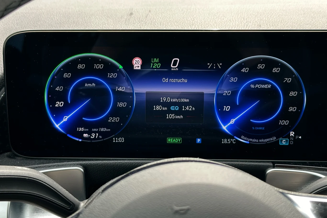 Po przejechaniu 180 kilometrów trasą S7 średnie zużycie energii wynosiło 19 kWh/100 km. 