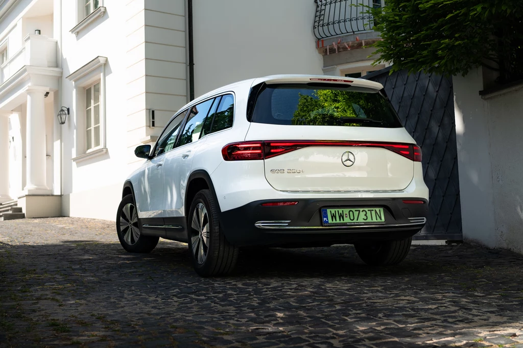 Mercedes EQB 250+ to bazowy wariant elektrycznego SUV-a, którego zakup dofinansujesz z programem "Mój elektryk".