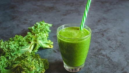 Koktajl z jarmużem przyspieszy metabolizm i pomoże w odchudzaniu