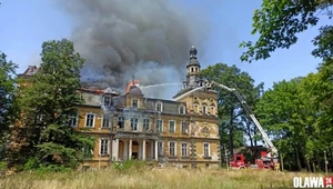 Pożar zabytkowego pałacu w Jelczu-Laskowicach