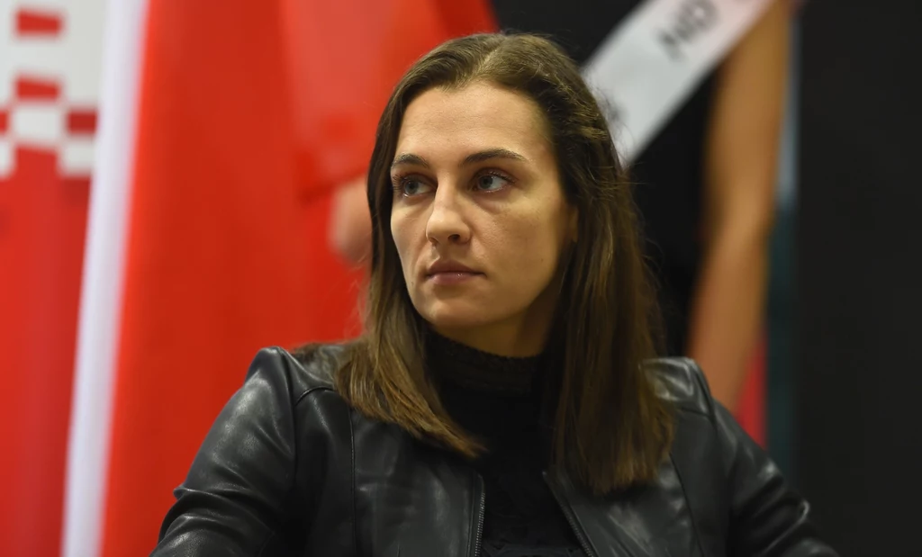 Ewa Piątkowska liczy, że jej (na razie) nieśmiertelne słowa kiedyś umrą śmiercią naturalną Ewa Piątkowska liczy, że jej (na razie) nieśmiertelne słowa kiedyś umrą śmiercią naturalną