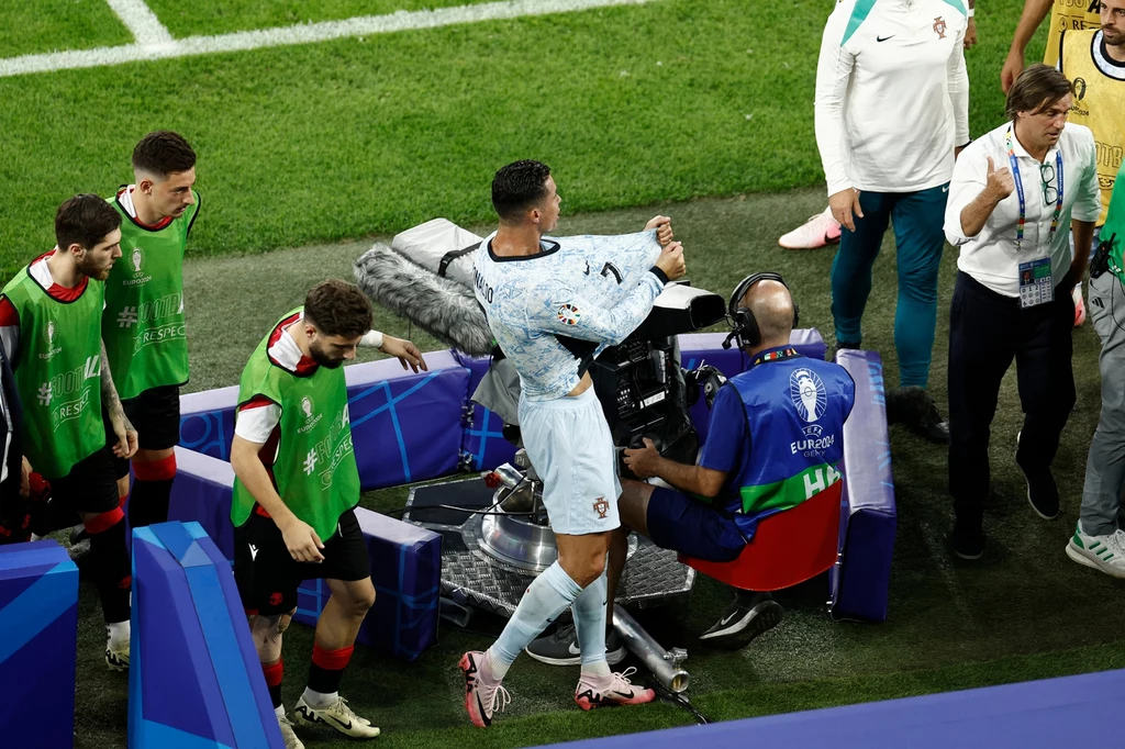 Cristiano Ronaldo miał pretensje do sędziów Cristiano Ronaldo miał pretensje do sędziów
