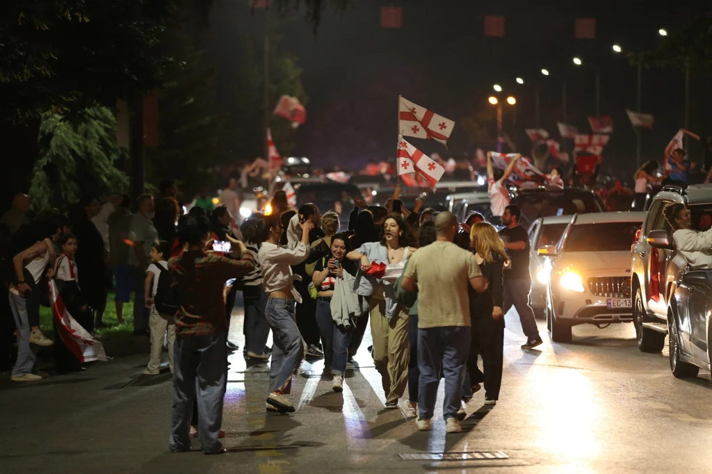 Radość gruzińskich kibiców po awansie reprezentacji do 1/8 finału Euro 2024 Radość gruzińskich kibiców po awansie reprezentacji do 1/8 finału Euro 2024