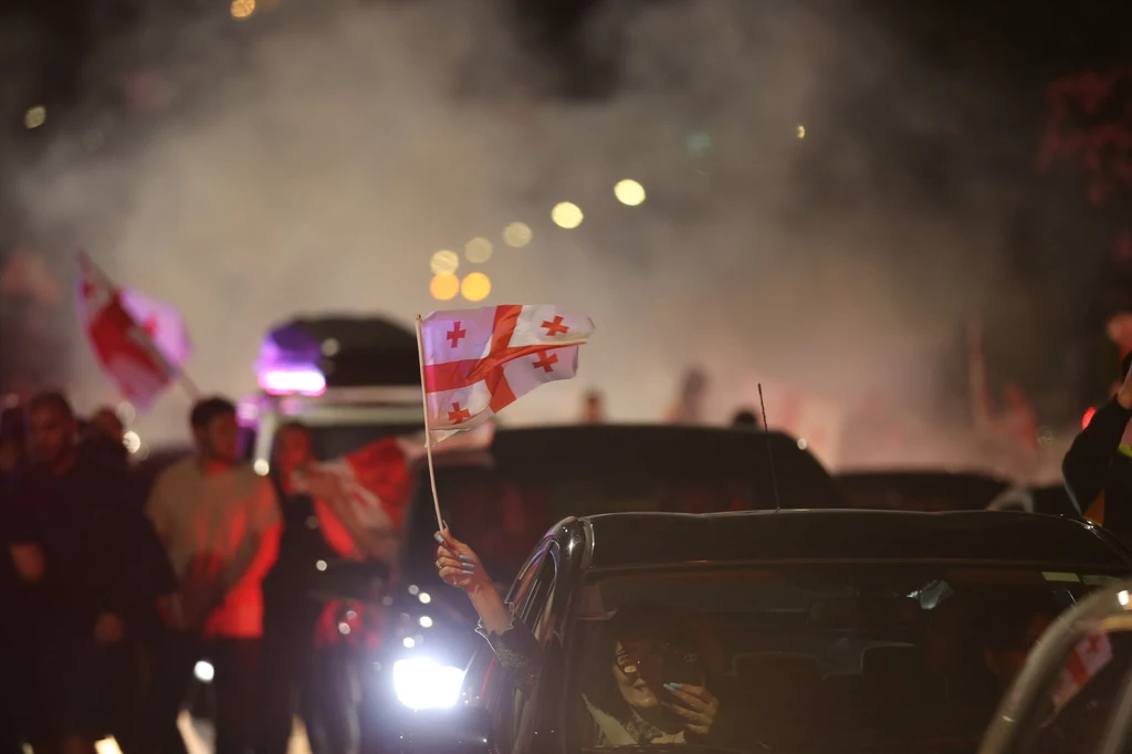 Radość gruzińskich kibiców po awansie reprezentacji do 1/8 finału Euro 2024 Radość gruzińskich kibiców po awansie reprezentacji do 1/8 finału Euro 2024