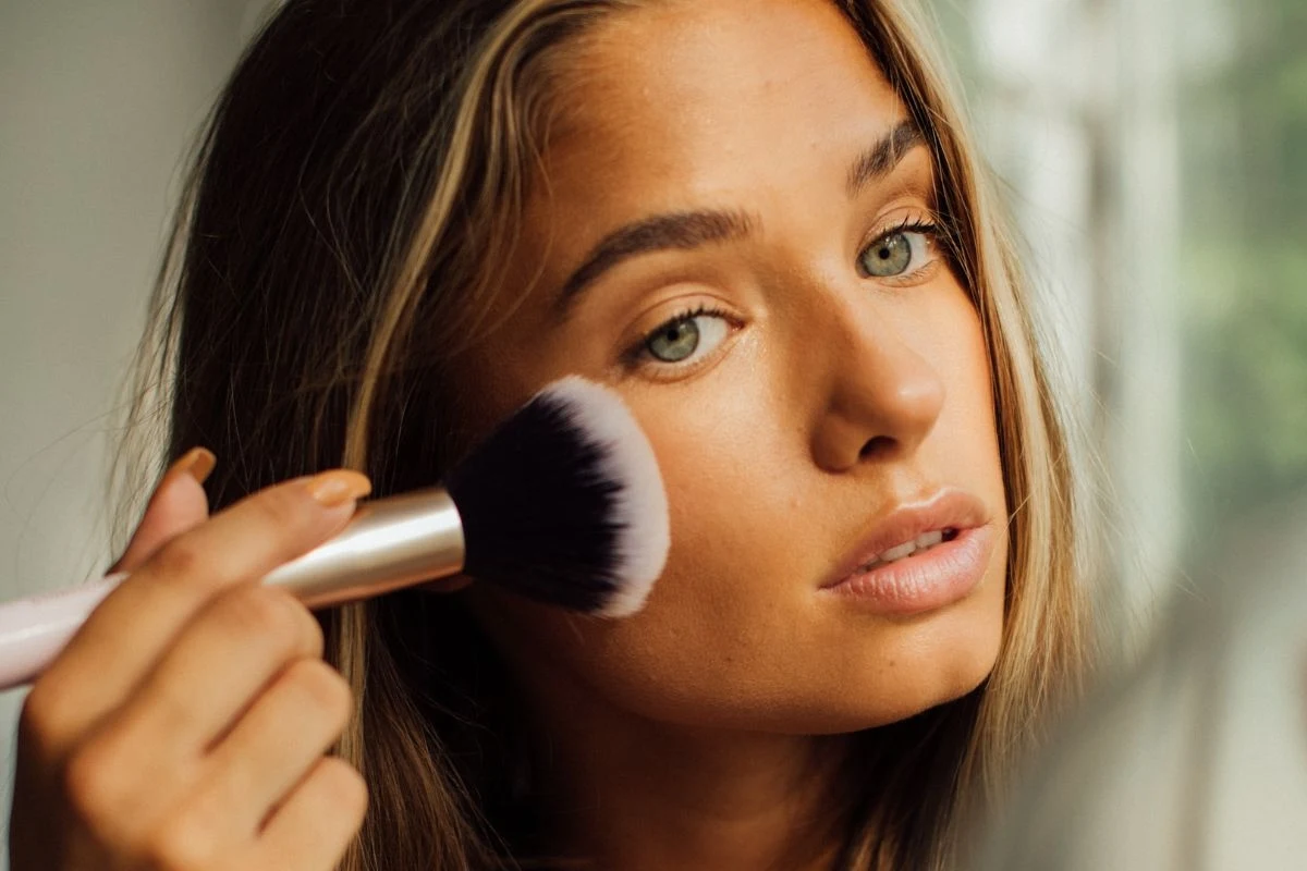 Ważniejsza od wyboru odcienia różu jest jednak jego umiejętna aplikacja