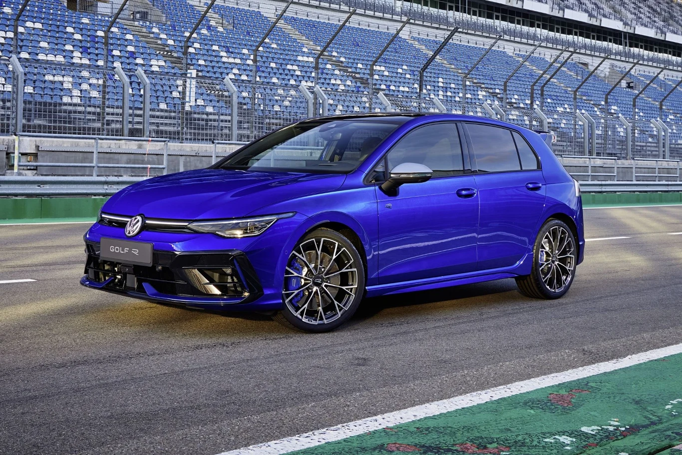 Volkswagen Golf R to jedno z najszybszych seryjnie produkowanych aut w gamie niemieckiego producenta. Volkswagen Golf R to jedno z najszybszych seryjnie produkowanych aut w gamie niemieckiego producenta.